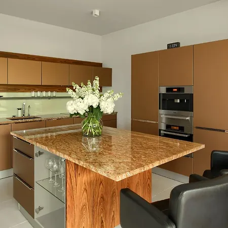 Apartament House-tom / Robocza 39 아파트 *